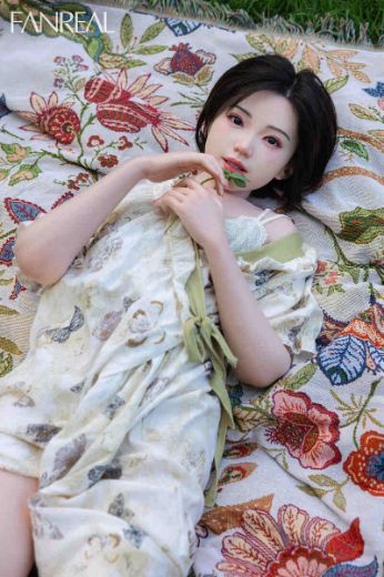 Picture of 153cm/5ft B-cup Silicone Sex Doll – Molly