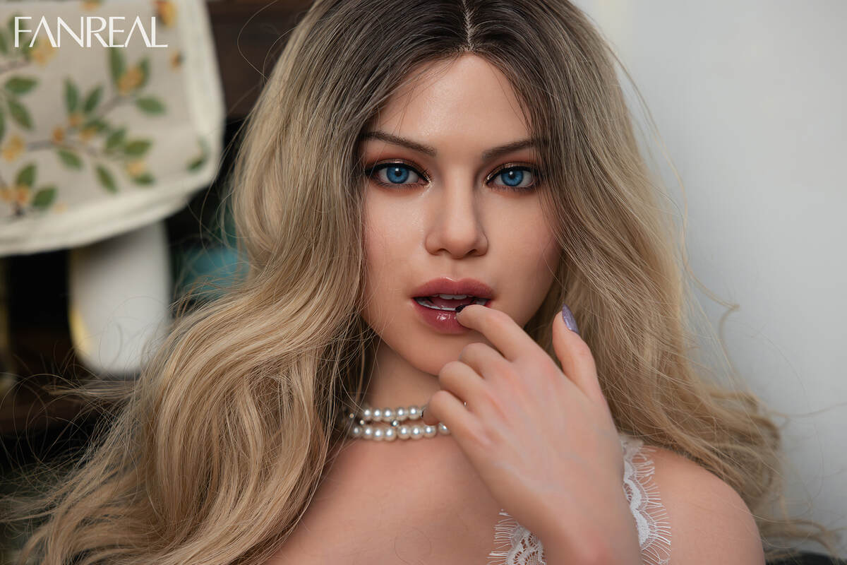 Picture of FanReal Dolls T95cm/3ft1 G-cup Silicone Sex Doll Torso – Carlee [In Stock | US Only]