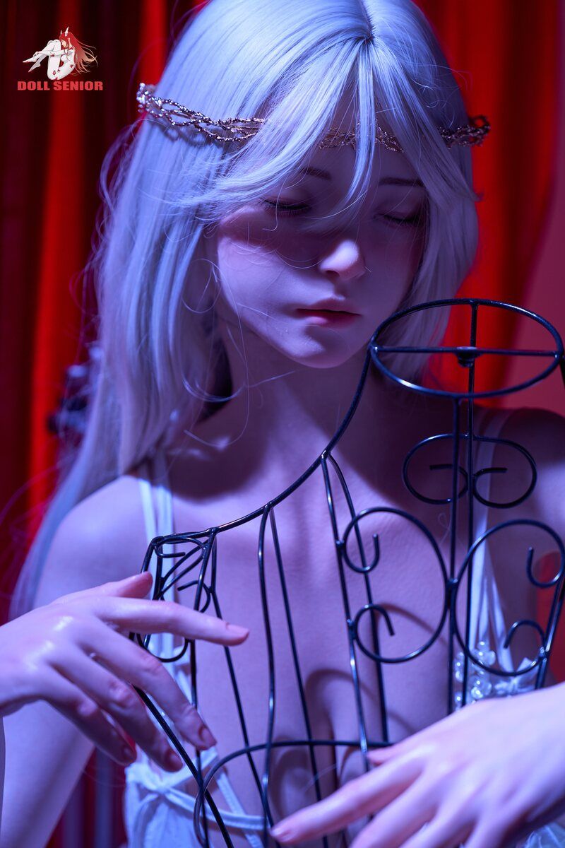 Picture of Doll Senior 165cm/5ft5 F-cup Silicone Sex Doll – Dream (Real Skin Texture Version & Closed-Eye Version)