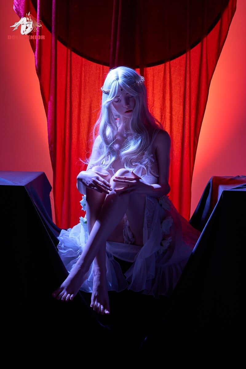 Picture of Doll Senior 165cm/5ft5 F-cup Silicone Sex Doll – Dream (Real Skin Texture Version & Closed-Eye Version)