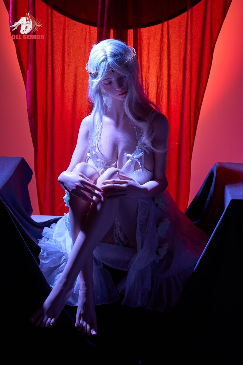 Picture of Doll Senior 165cm/5ft5 F-cup Silicone Sex Doll – Dream (Real Skin Texture Version & Closed-Eye Version)