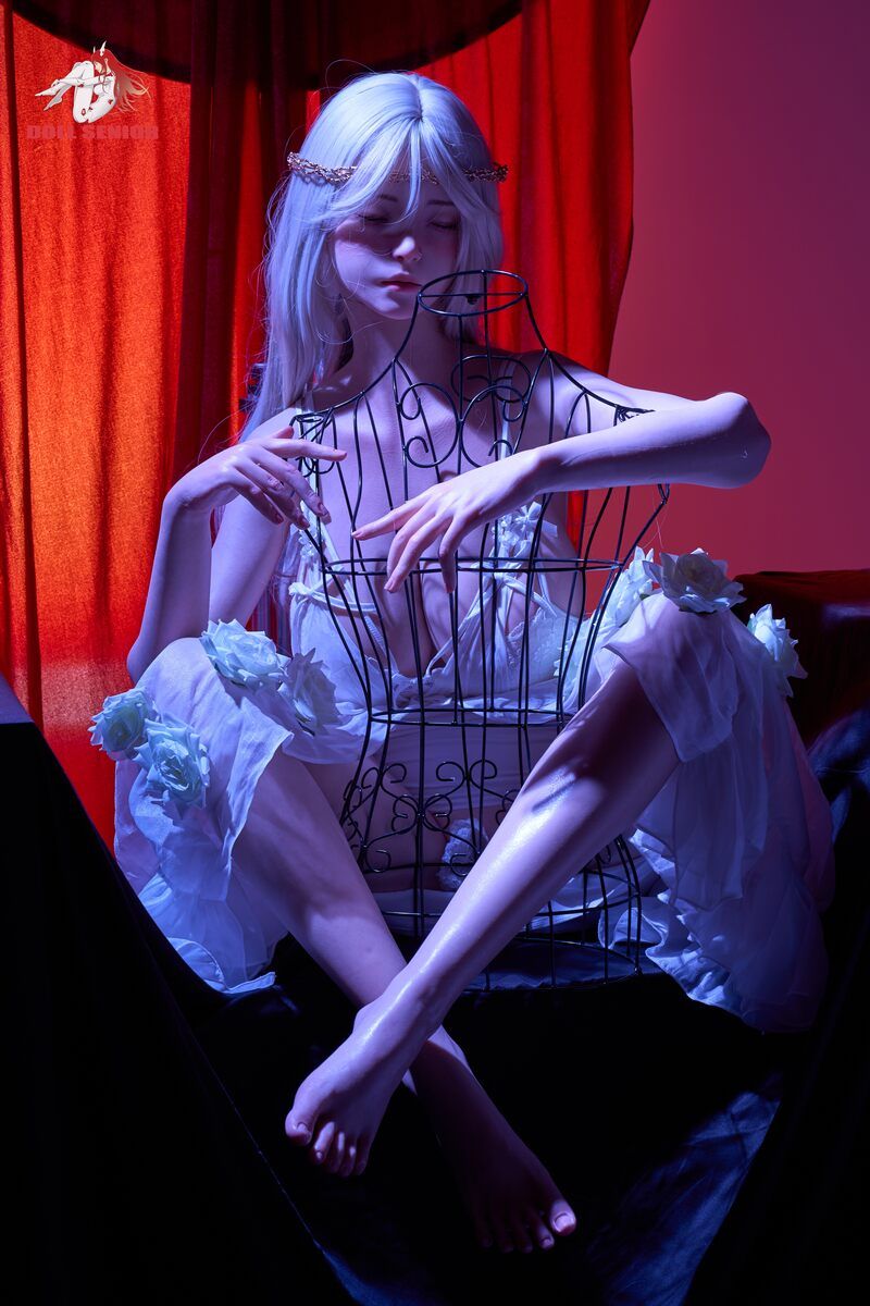 Picture of Doll Senior 165cm/5ft5 F-cup Silicone Sex Doll – Dream (Real Skin Texture Version & Closed-Eye Version)
